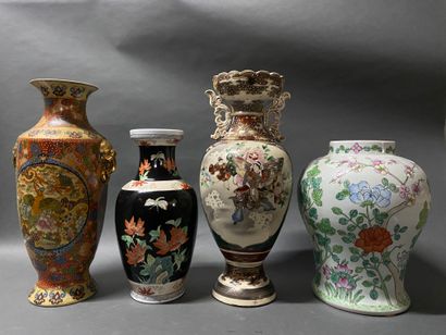 CHINE - JAPON
Quatre vases en céramique
H...