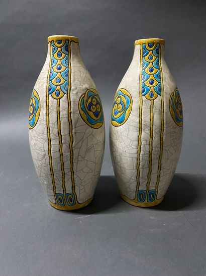 BOCH - CATTEAU
Paire de vase en céramique...