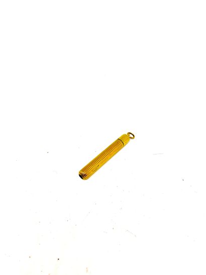 Porte-crayon en or jaune 18K (750).
Poids...