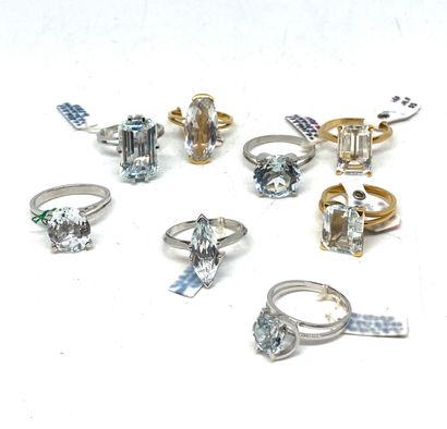 null Set of 8 aquamarine-set rings in 750 mm gold.
Gross weight (with labels): 31.5...