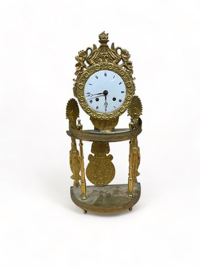 null Brass portico clock 
Restoration style
Height: 43 cm
Damage and missing par...