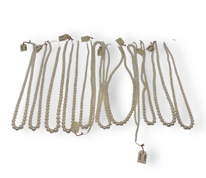 null Set of 12 strands of cultured pearls.