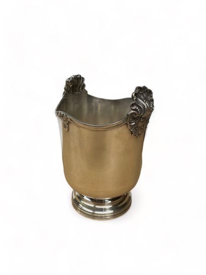 null Silver-plated champagne bucket with handles and Rocaille-style ornamentation....
