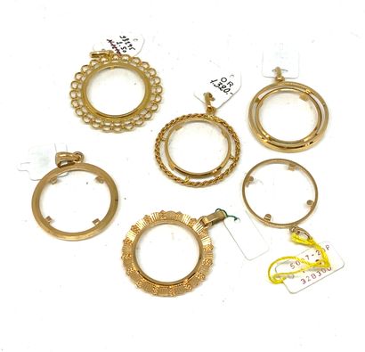 null Set of six medallion settings in 750 mm gold.
Gross weight (with labels): 16.5...