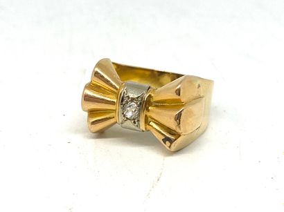 null 750 mm gold ring set with a diamond.
Gross weight: 4 g.