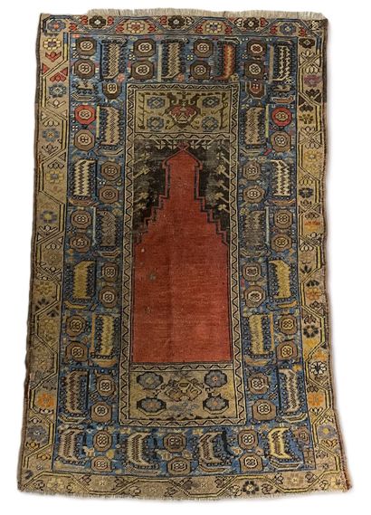null Oriental prayer rug.
(wear)
Size : 173 x 108 cm.