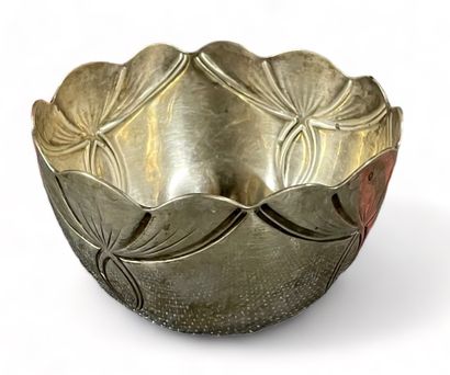 null Silver finger bowl.
Minerve hallmark.
Weight: 165.5 g.
(dents)