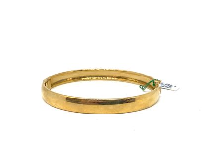 null 750 mm gold bangle.
Gross weight (with labels): 11.8 g.