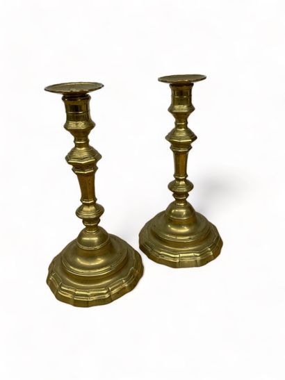 null Pair of gilt bronze candlesticks
Late 18th century.
H. 24.2 cm