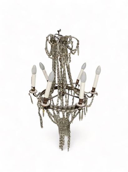 null Six-light pendant chandelier.
18th century style.
H. 45 cm.