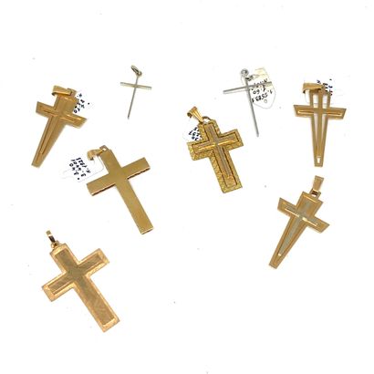 Ensemble de 8 pendentifs croix en or 750...