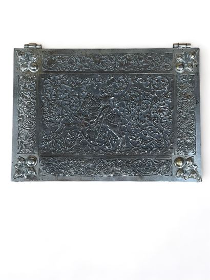 null Large rectangular silver-plated bronze box decorated on the lid with a hunting...