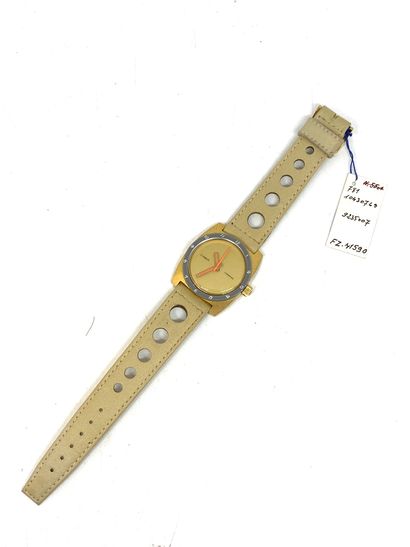 null TISSOT Caroussel model
Men's watch in gilt metal.