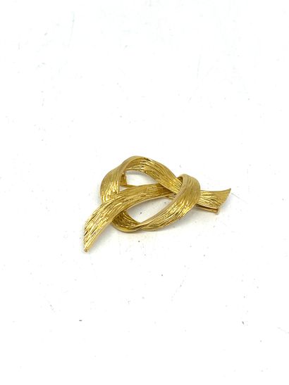 null Bow brooch in 750 mm gold.
Gross weight: 9.1 g.