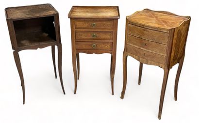 null Natural wood bedside table opening with three drawers.
19th century.
(damaged...