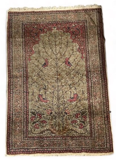 null Set of two rugs.
Dim.: 134 x 90 cm.
Size: 174 x 120 cm.