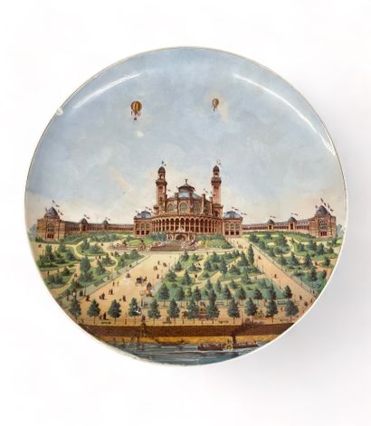 null Large porcelain dish decorated with the World's Fair, featuring the old Trocadero...