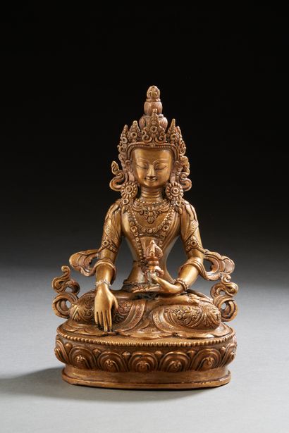 null Chine-Tibet, XXe siècle
Sujet en bronze de patine dorée, représentant le dhyani...