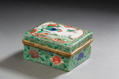 null Europe in the taste of China. 
Porcelain and green family enamel box decorated...