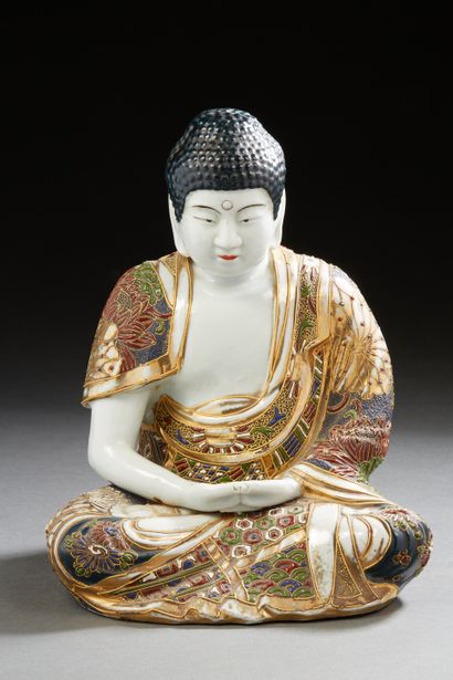 null Japon, XXe siècle, 
Statuette grès de Satsuma, représentant le bouddha Amida...