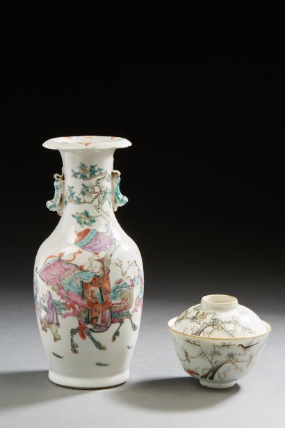 null Chine, époque Tongzhi et début XXe siècle, 
Lot comprenant trois porcelaines...