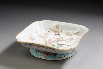 null Chine, époque Tongzhi (1861-1875)
Ravier quadrangulaire en porcelaine et émaux...