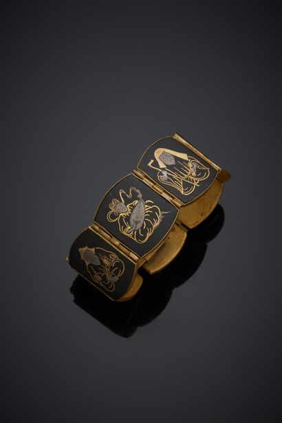 null Japon, période Meiji (1868-1912) 
Bracelet formée de sept plaques à décor en...