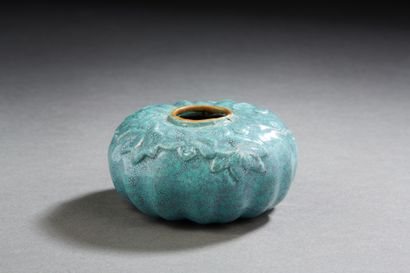 null Chine, XIXe siècle, 
Godet de peintre en porcelaine émaillée « robin’s egg »...