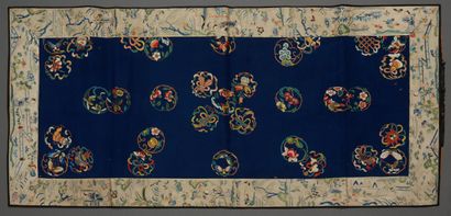 null China, Guangxu period
Blue silk and felt console top, decorated in the center...