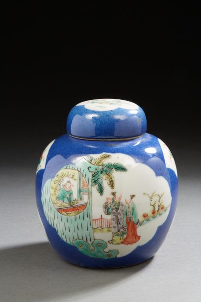 null Chine, vers 1900,
Petit pot à gingembre en porcelaine et émaux de style famille...