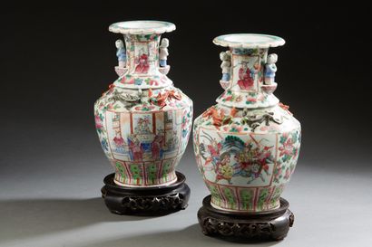 null Canton, fin XIXe siècle, 
Paire de vases en porcelaine et émaux de la famille...