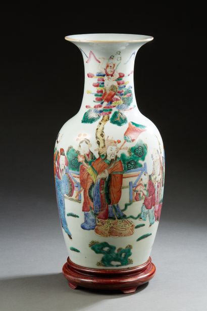null Chine XIXe siècle, 
Vase de forme balustre en porcelaine et émaux de la famille...