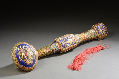 null Chine, période Minguo (1912-1949) 
Important sceptre ruyi en cuivre doré et...