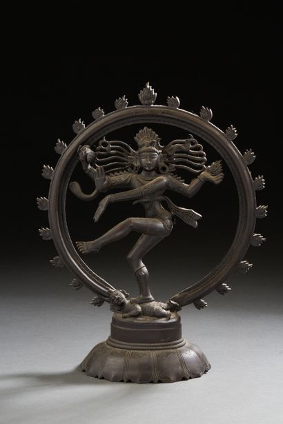 null Inde, XXe siècle, 
Groupe en bronze représentant Shiva Nataraja à quatre bras,...