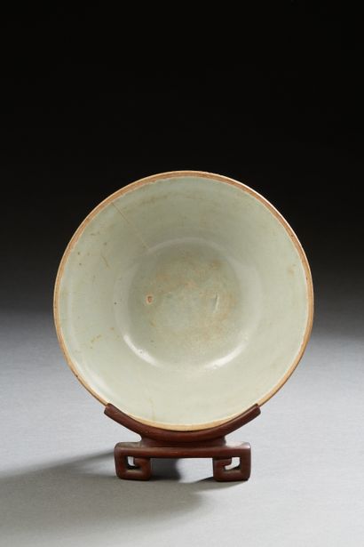 null CHINE, XVI-XVIIe siècle
Bol en porcelaine à glaçure céladon
Porte une étiquette...