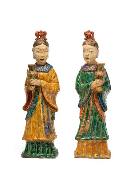 null Chine du Sud, XIXe siècle
Deux importantes statuettes en terre cuite émaillée...