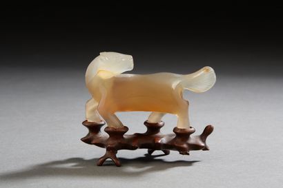 null China, 20th century,
Blonde agate subject depicting a fox with its head turned...