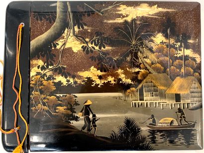 null VIETNAM
Album of photographs with lacquered covers and a lake landscape dedor.
Size:...