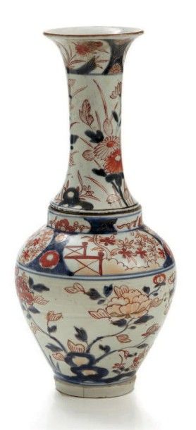 JAPON (ARITA) 
Vase en porcelaine de forme balustre formé de deux vases (potiche...