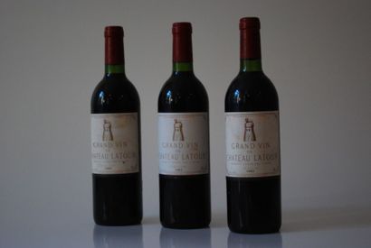 null Trois bouteilles de Château Latour 1982, 1er GCC Pauillac