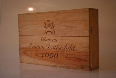 null Une caisse de six bouteilles de Château Mouton Rothschild 2000, 1er GCC Pauillac...