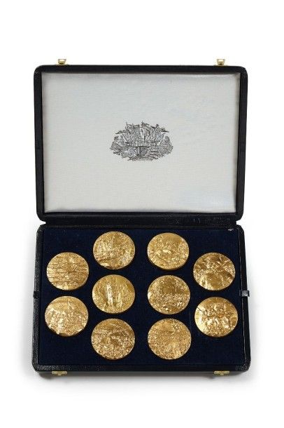 null Ecrin contenant dix médailles commémoratives du Rhin et du Danube. Datées sur...