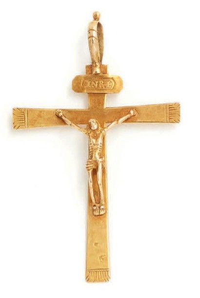 null Christ en croix en pendentif en or jaune (18k).
Travail français du XIXe siècle.
Poids:...