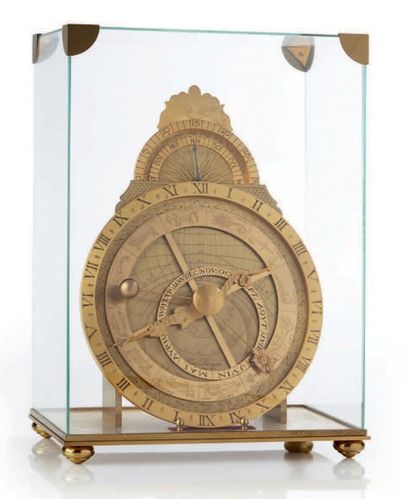 HOUR LAVIGNE Astrolabe
Pendule astronomique en métal doré et brossé. Deux cadrans...