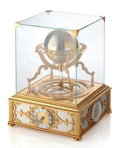HOUR LAVIGNE Astrolabe
Importante horloge astronomique de table en métal doré et...