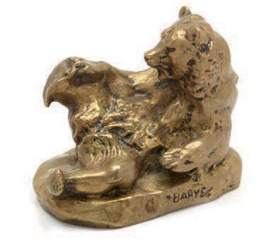 D'après Antoine-Louis BARYE (1796-1875) Ours au repos.
Epreuve en bronze à patine...