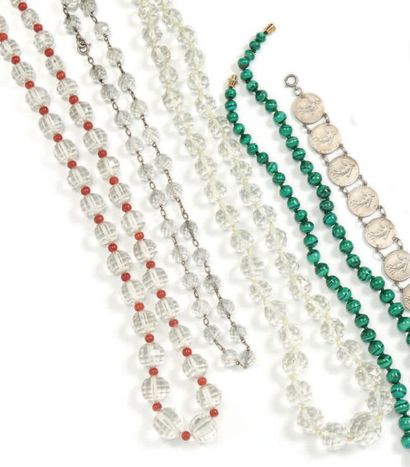 null Ensemble de plusieurs colliers à perles en cristal taillé dont un alterné de...
