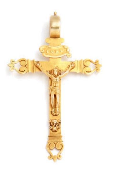 null Christ en croix en pendentif en or jaune (18k). Travail français du XIXe siècle.
Poids:...