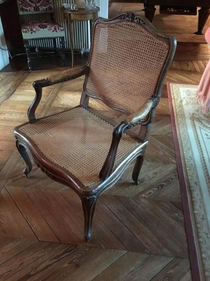 null Fauteuil canné.

Epoque Louis XV.

Estampille I.B. Meunier.