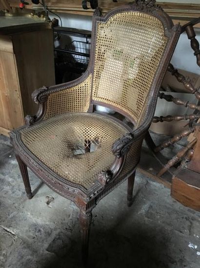 null Petit fauteuil canné. 

Fin XIXe siècle.

(accident)